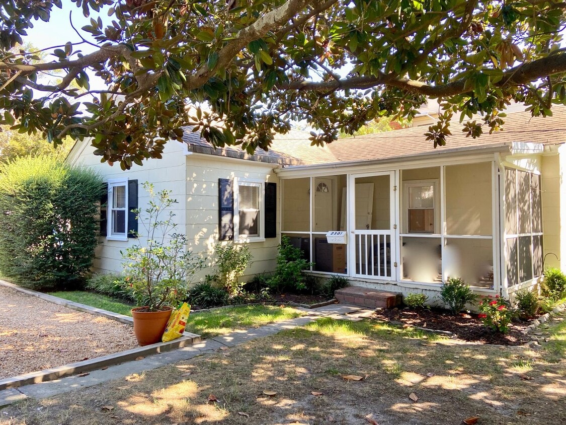 Primary Photo - 2BD/1BA Vintage Beach Cottage in Old Beach...