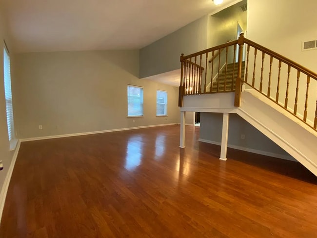 Foto del edificio - Updated 3-Bed Woodlake Home with Study & Covered Patio