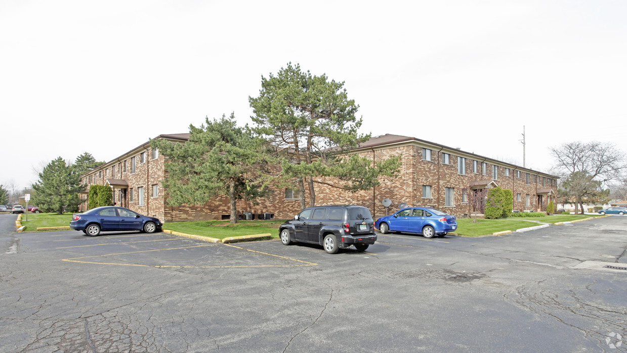 Building Photo - Shores Park Layne East Apartments