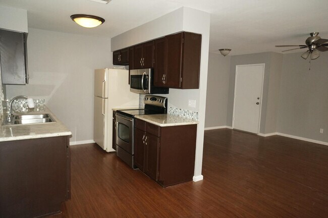 Building Photo - 2139 W Enid Ave