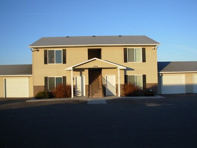 Exterior - 3304 Briar Creek Ln