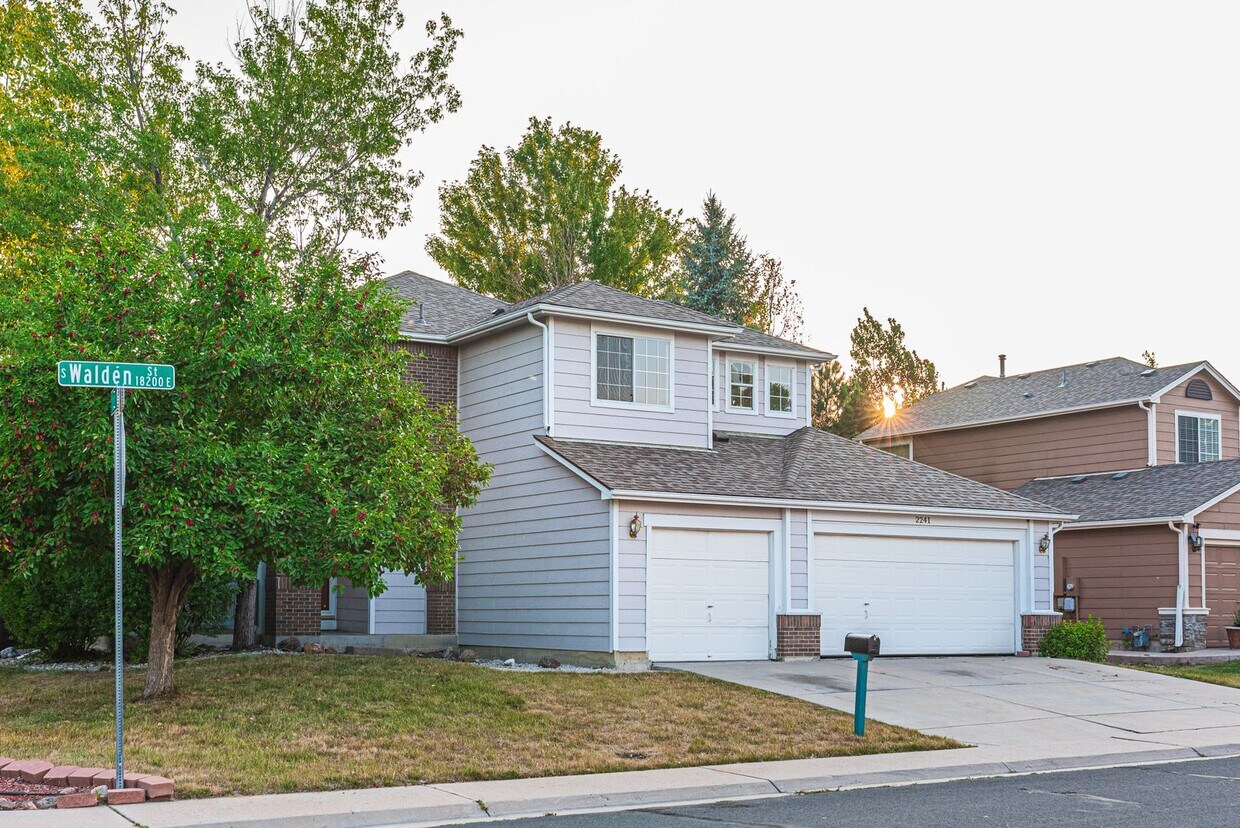 Primary Photo - Stunning 2-storey corner lot home in Aurora!