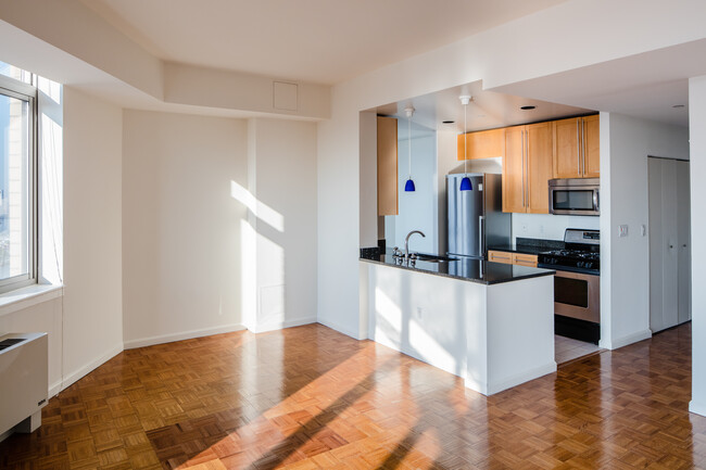 Kitchen and dining area - Avalon Riverview