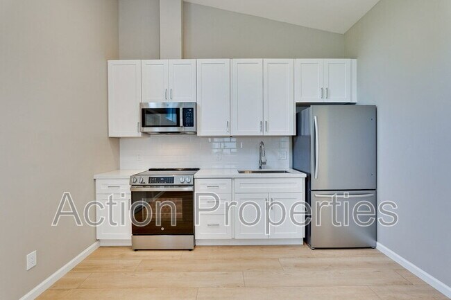 Foto del edificio - 370 Camille Ct