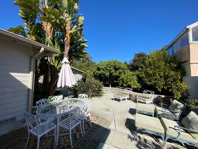 Foto del edificio - FLEXIBLE FULLY FURNISHED Point Loma Home! ...