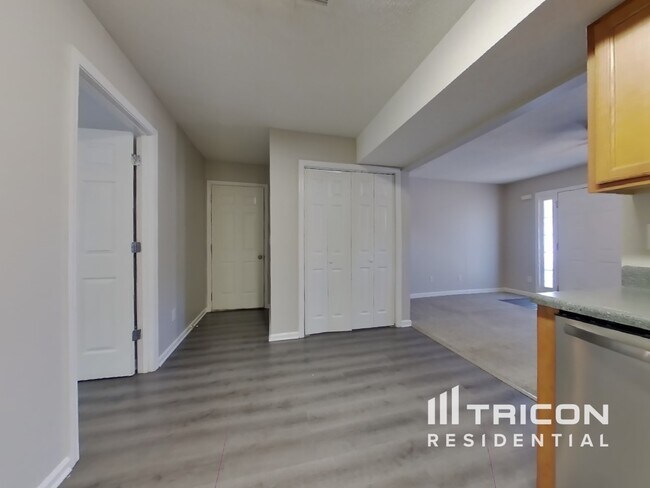 Foto del edificio - 23 Middlebrook Dr
