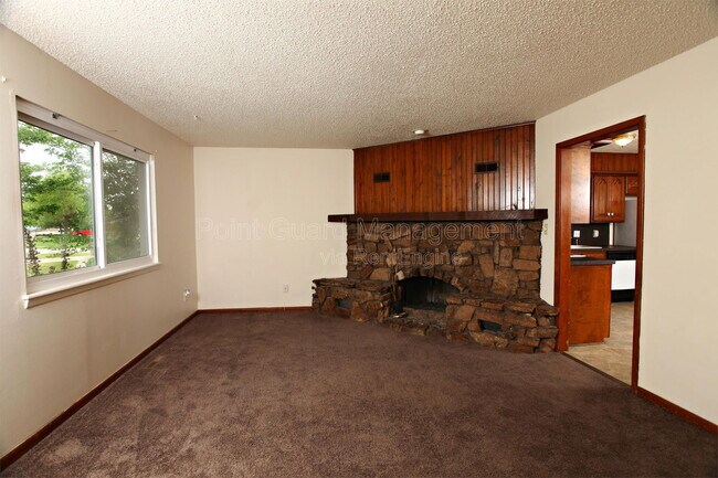 Foto del edificio - 437 Hillcrest Ct N