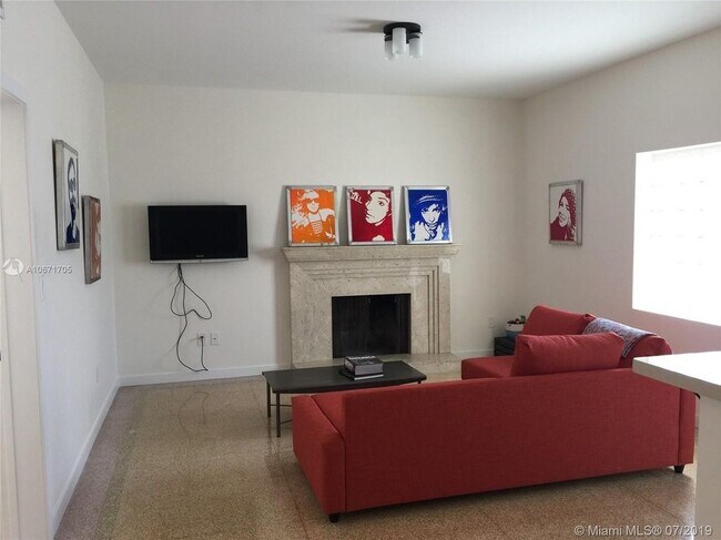 Foto del edificio - 1100 NE 5th Ter