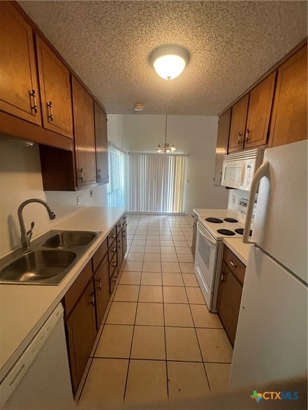 Foto del edificio - 513 Camelot Dr