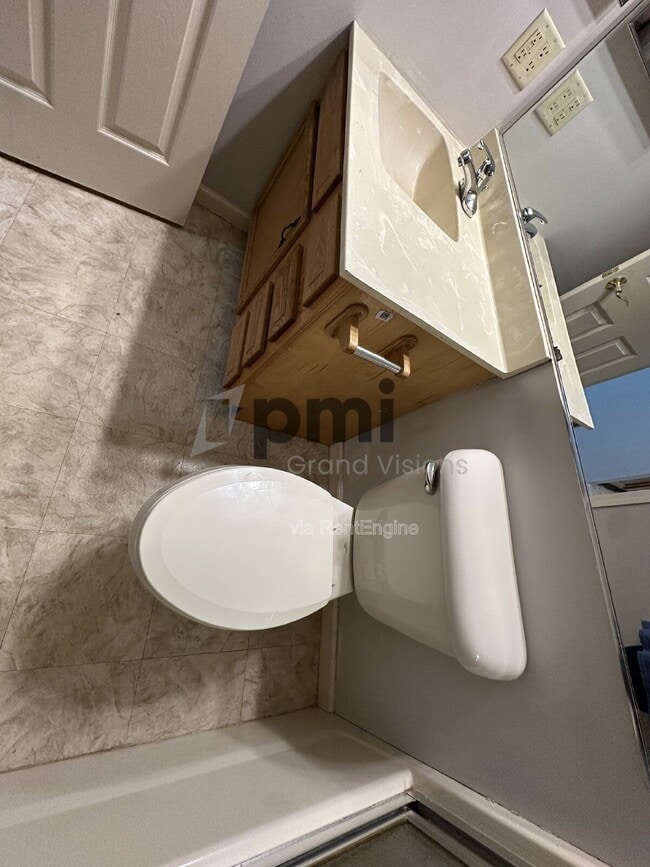 Foto del edificio - 1308 Arthur Ave