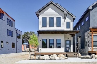 Building Photo - 424 Pinon St