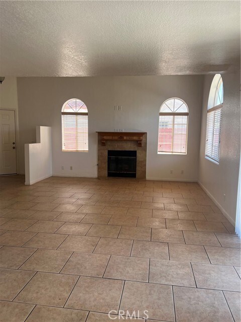 Foto del edificio - 1335 Heather Ln