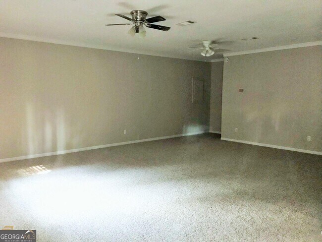 Foto del edificio - 214 Knodishall Dr