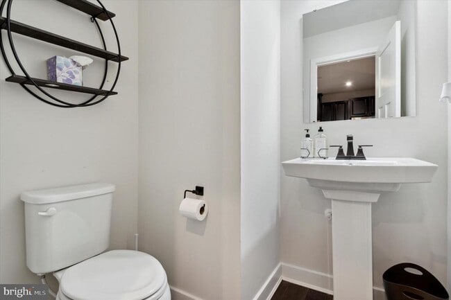 Foto del edificio - 1215 Benjamin Dr