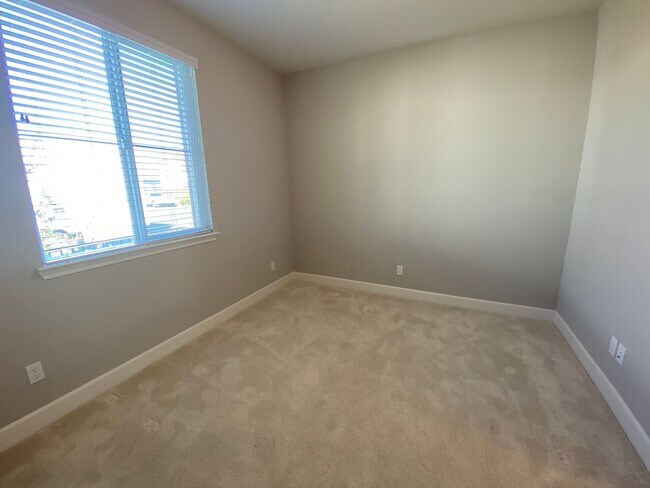 Building Photo - Charming 1-bedroom 1-bathroom in-law unit