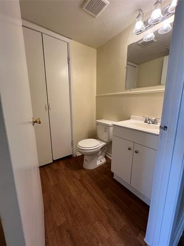 Foto del edificio - 5221 Grovewood St