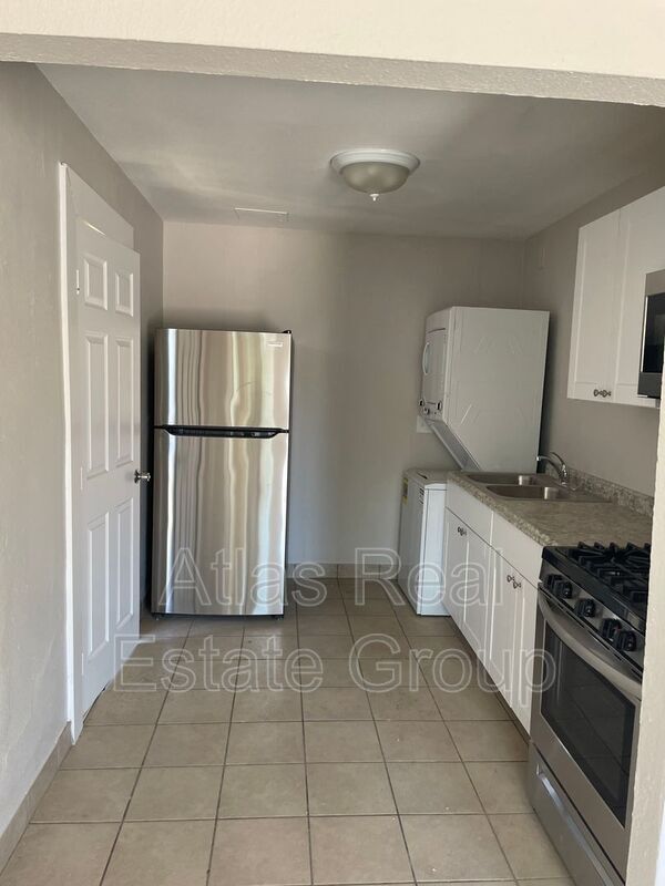 Building Photo - 1741 W Desert Cove Ave