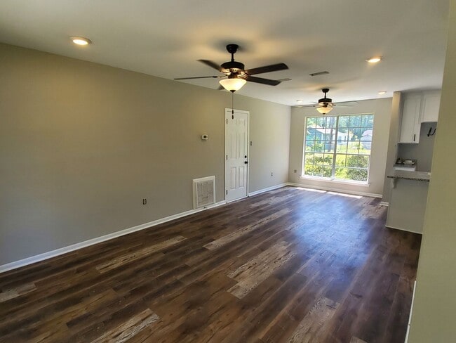 Building Photo - Newly remodeled, 3 bedroom, 2 bath home with large fenced in backyard in the heart of Rincon