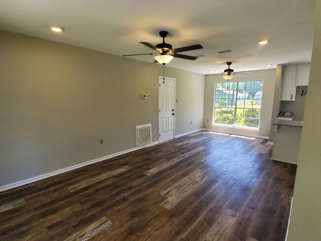 Foto del edificio - Newly remodeled, 3 bedroom, 2 bath home with large fenced in backyard in the heart of Rincon