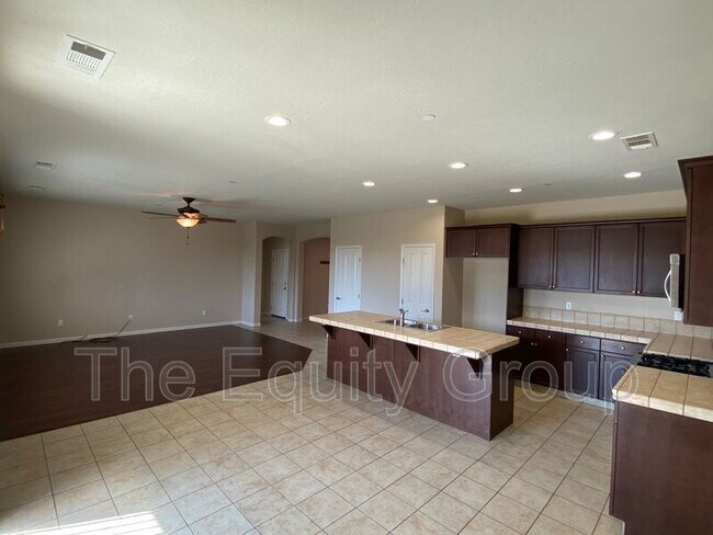 Foto del edificio - 6351 W Vine Ct