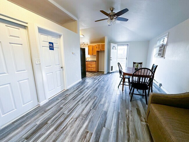 Foto del edificio - Charming 2BR House in Lakewood