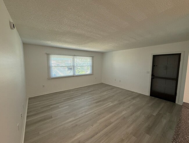 Building Photo - 5800 Hollywood Blvd