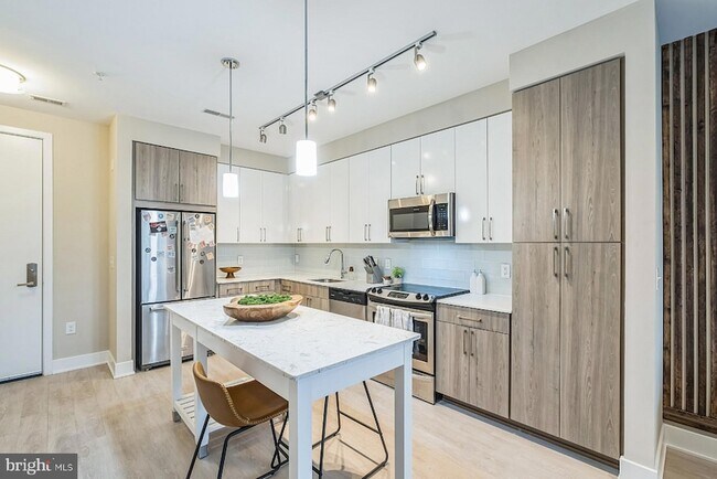 Foto del edificio - 145 Riverhaven Dr