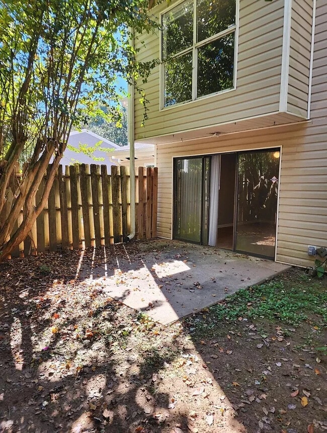 Building Photo - Room in Townhome on Governors Dr