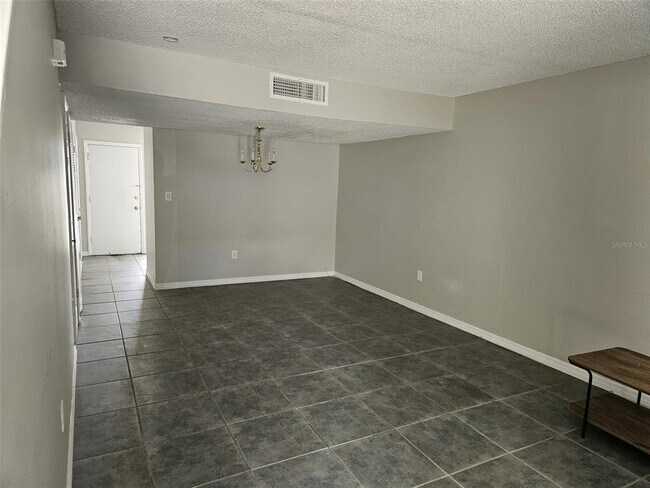 Foto del edificio - 672 Leslie Ct