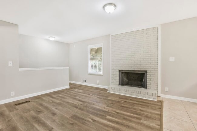 Building Photo - 5668 Beechwood Dr Sw
