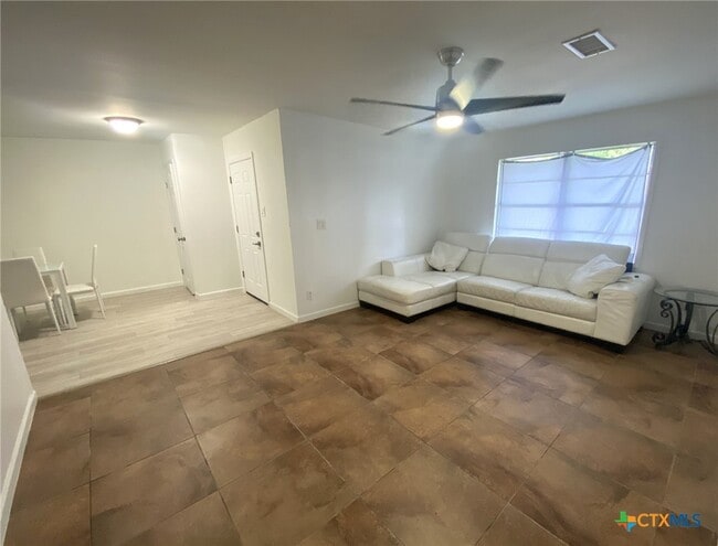 Foto del edificio - 2701 W Scott Blvd