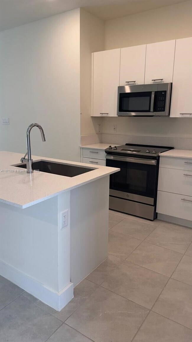 Foto del edificio - 8001 NW 41st St