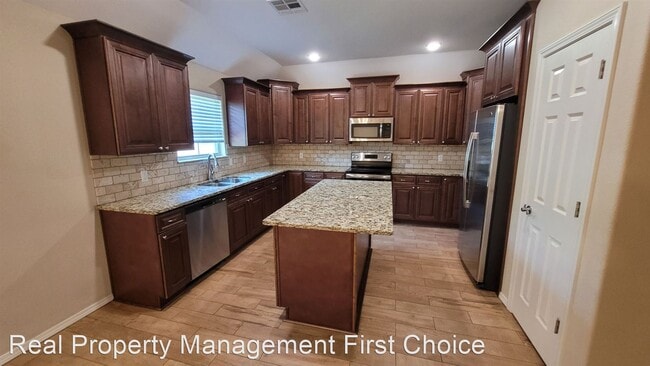 Building Photo - 3 br, 2 bath House - 616 Ridge Point