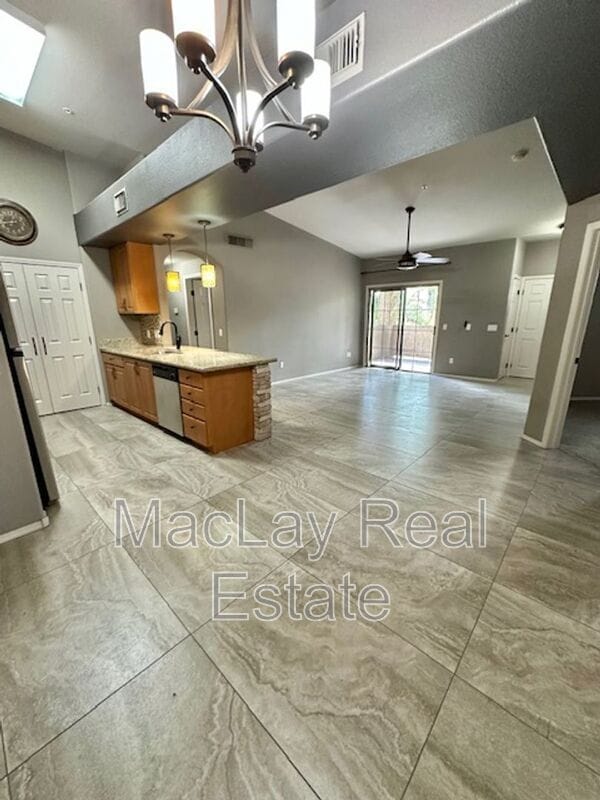 Building Photo - 10136 E Southern Ave