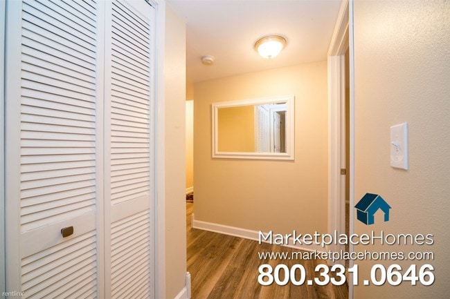 Building Photo - 2101 Chateau Ct
