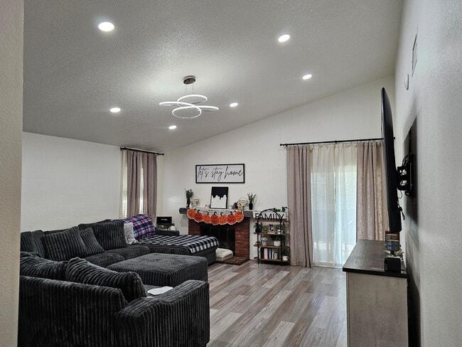 Building Photo - 13562 Vellanto Way