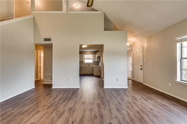 Building Photo - 3917 Lois Cir