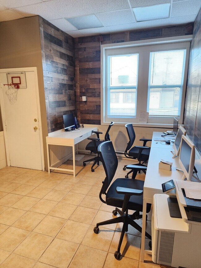 Foto del edificio - 448 Pleasant St