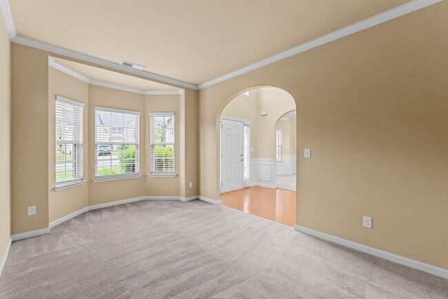 Building Photo - 2203 Grandview - Close to Gate 1 of Fort G...