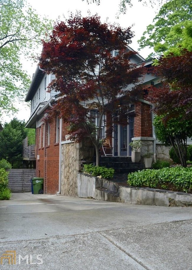 Building Photo - 942 Virginia Cir NE