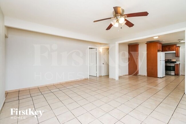 Building Photo - 3250 N 26th Pl