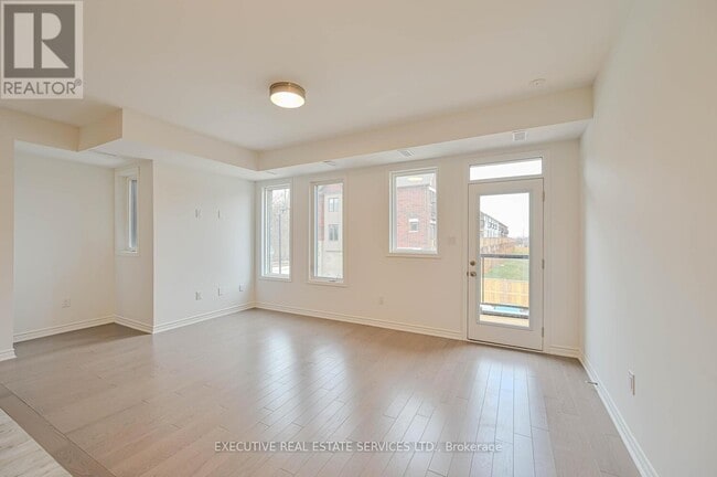 Building Photo - 5140 Vetere St