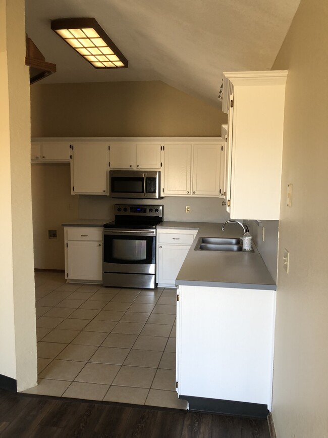 Building Photo - 5225 SE 82nd St