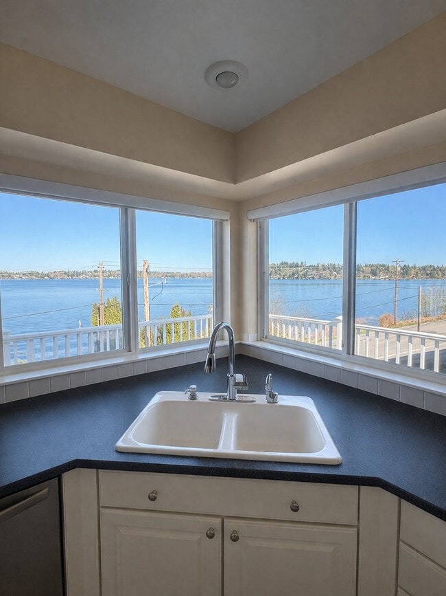 Building Photo - 230 116th Ave NE