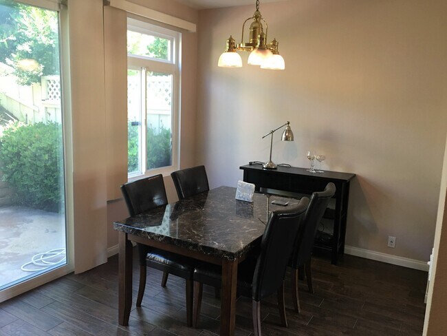 Foto del edificio - Two Story Cambria Townhome in Carmel Valley!