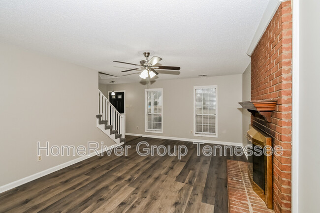 Foto del edificio - 5723 Heartwood Dr