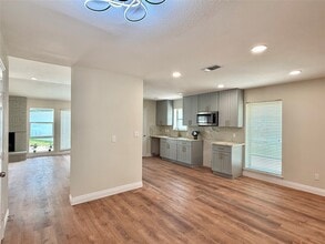 Building Photo - 8911 Hendon Ln