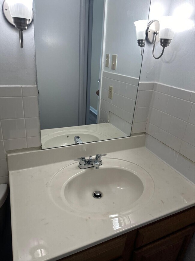 Foto del edificio - 1704 Elbert Dr