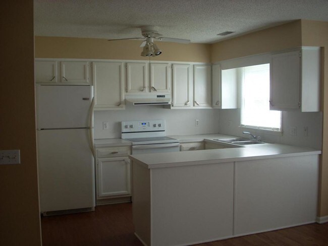 Foto del edificio - 115 W. Victoria Court, # A