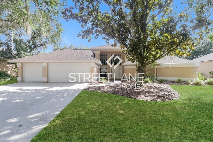Primary Photo - Spacious 4 bedroom home with a POOL in Tamp!